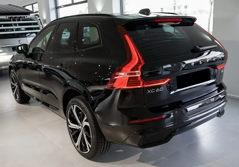 Volvo XC60 B4 AWD Ultimate Dark =R-Design= Panorama Гаранция Image 3